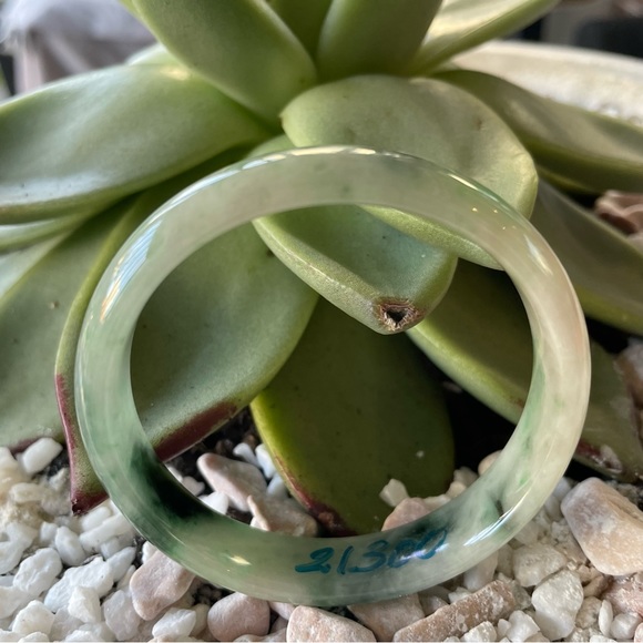 Authentic A Grade 100% Natural Jade Bangle 💚New 💚 ref. #21300 - Picture 4 of 5